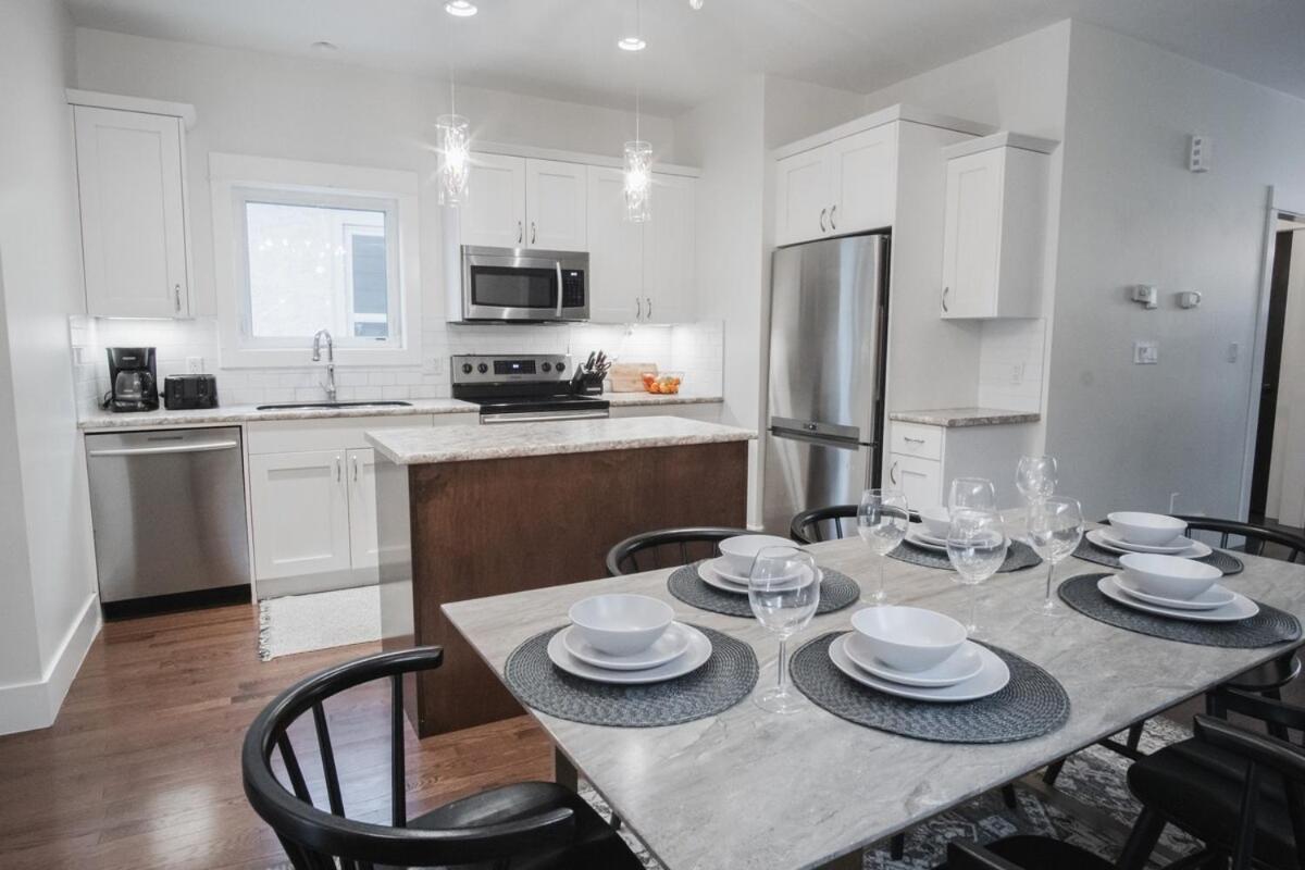 Downtown Kingbed 4br Fireplace Bikelane Holiday home