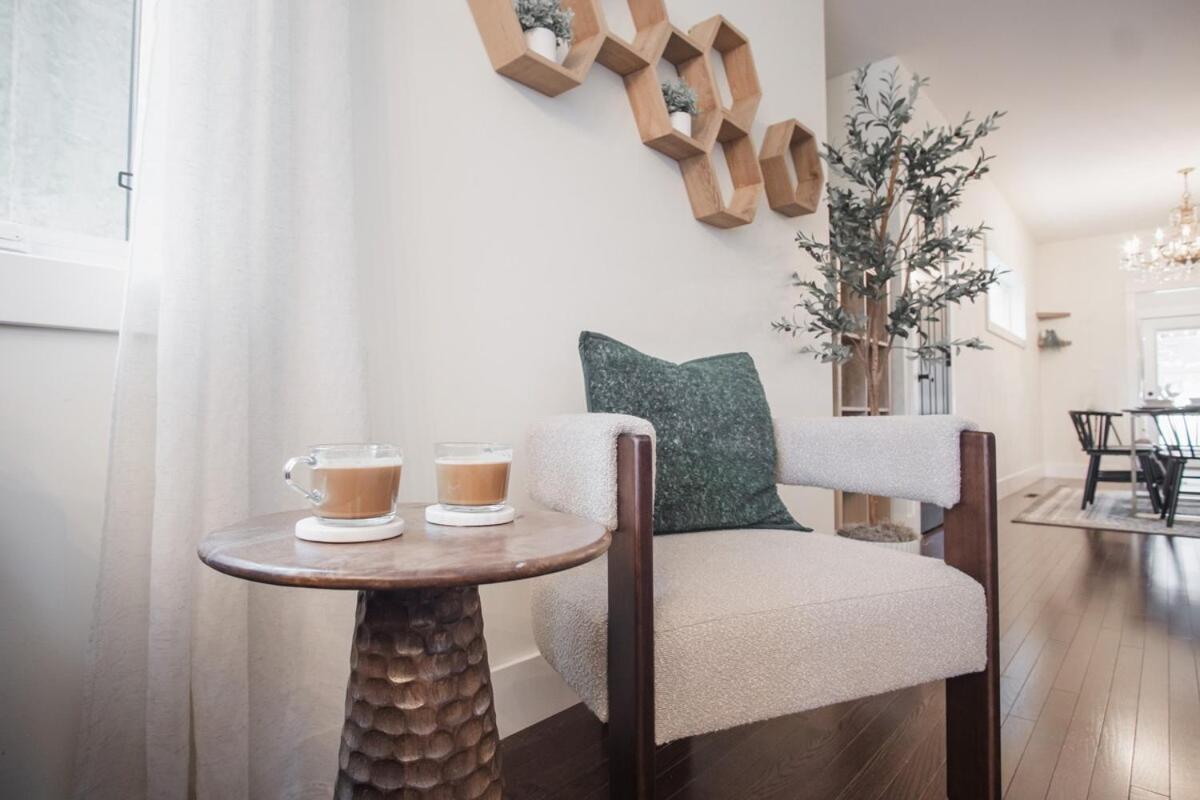 Downtown Kingbed 4br Fireplace Bikelane Holiday home Edmonton
