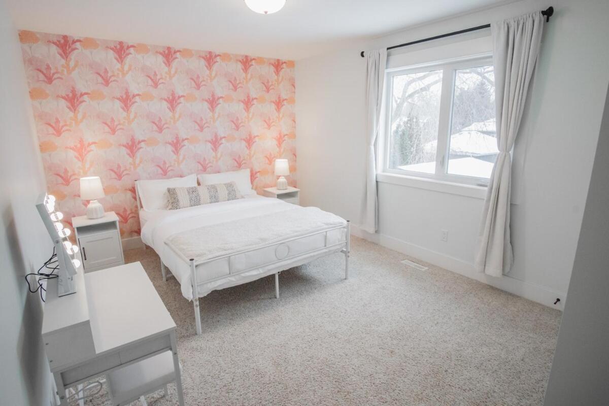 Downtown Kingbed 4br Fireplace Bikelane * Edmonton