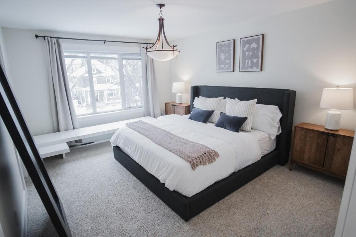 Holiday home Downtown Kingbed 4br Fireplace Bikelane Edmonton