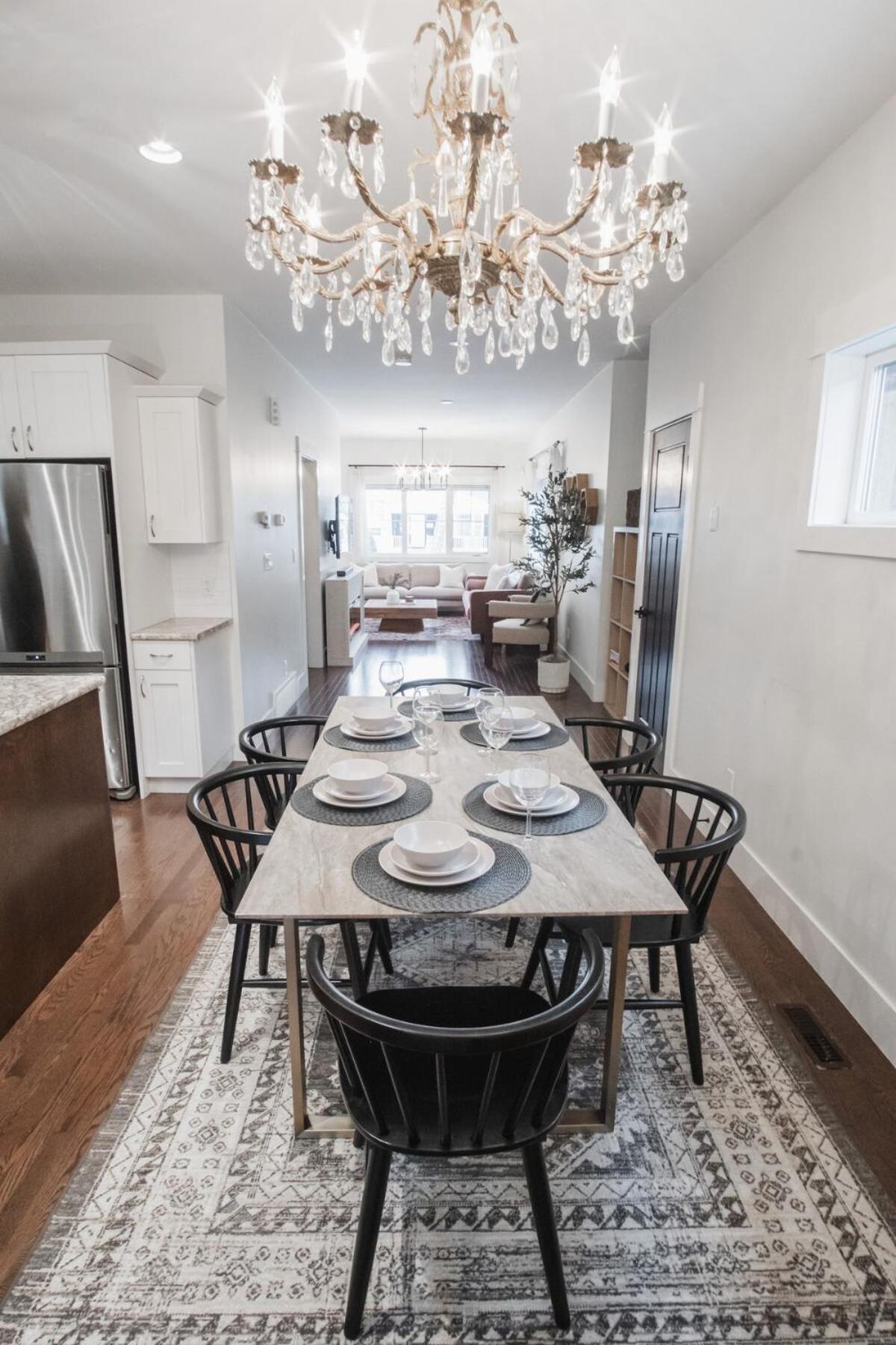 Downtown Kingbed 4br Fireplace Bikelane Holiday home